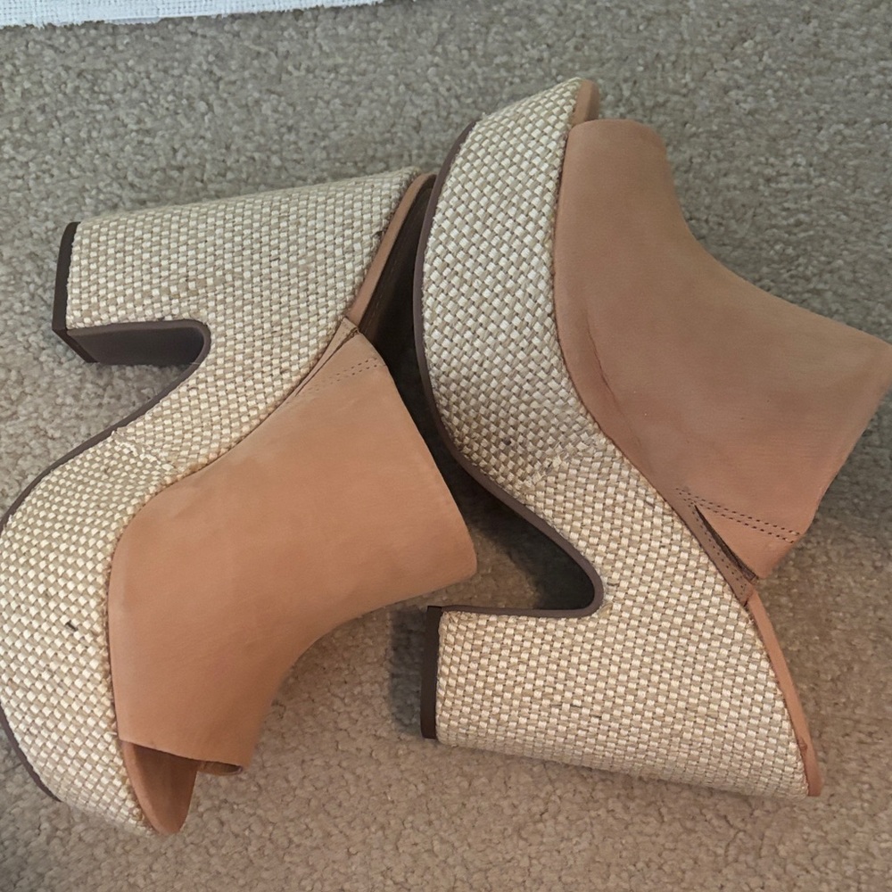 NWOB Schutz Dandara Tan Platform Wedge Sandals - Picture 4 of 8